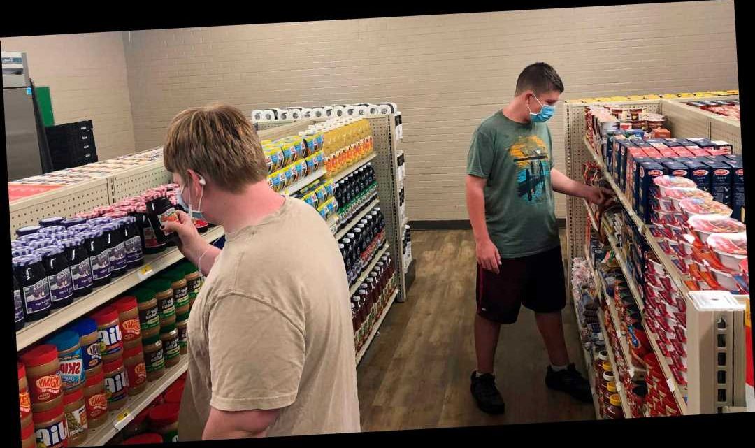 Texas grocery store run by high school students gives free food to needy