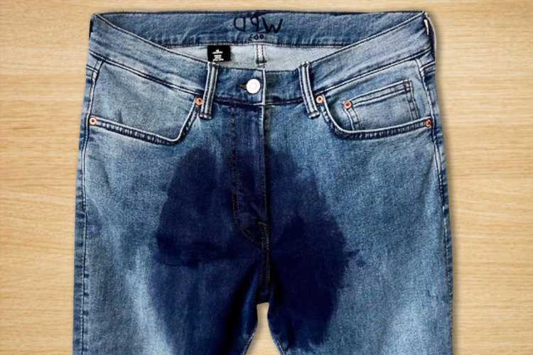 Fashion fans mock £50 jeans with dyed patch across front looks like wearer has wet themselves