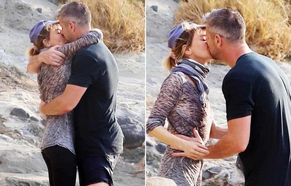 Renée Zellweger and Ant Anstead make out on the beach