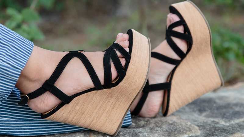 This Is How You Should Be Walking In Wedge Sandals