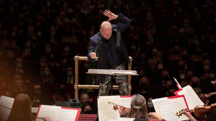 Review: Carnegie Hall Reopens With a Blaze From Philadelphia