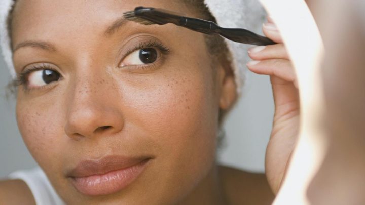 This simple hack for natural fluffy brows is genius