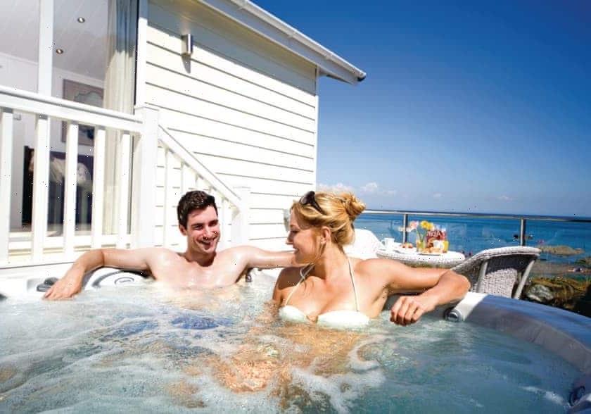 Hoseasons has a flash sale on holiday home breaks – treehouses, hot tubs & cabins with log burning stoves up to 30% off