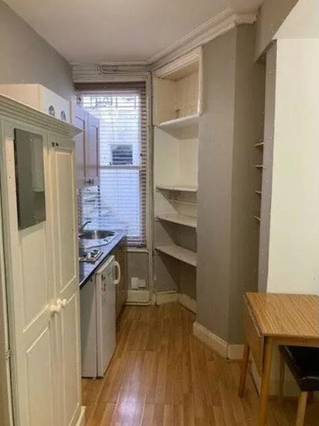 Bedsit to rent in swanky West London for just £120 per week – but wait until you see the 'bedroom'