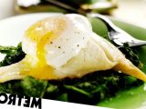 How to poach an egg on a hob and in the microwave