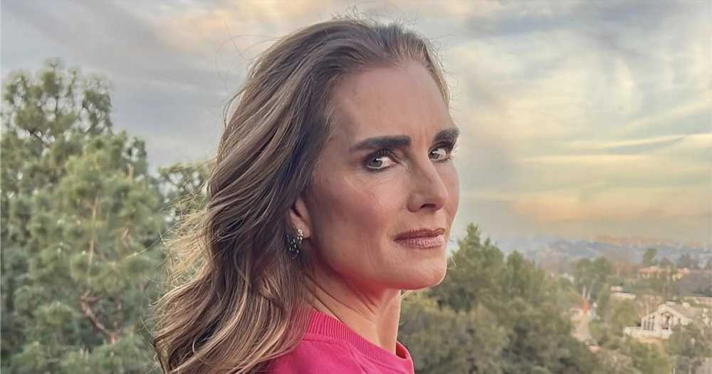 The Plumping Highlighter Brooke Shields Uses Is Back in Stock on Amazon