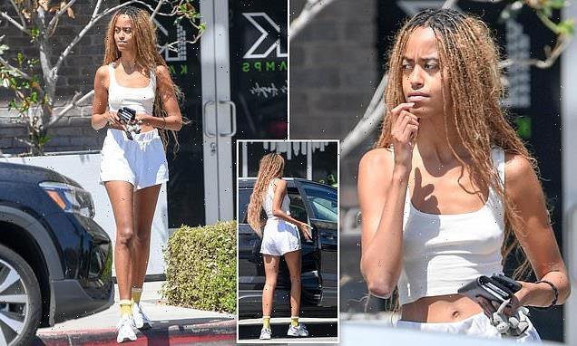 Malia Obama shows off toned midriff and long legs in skimpy crop top