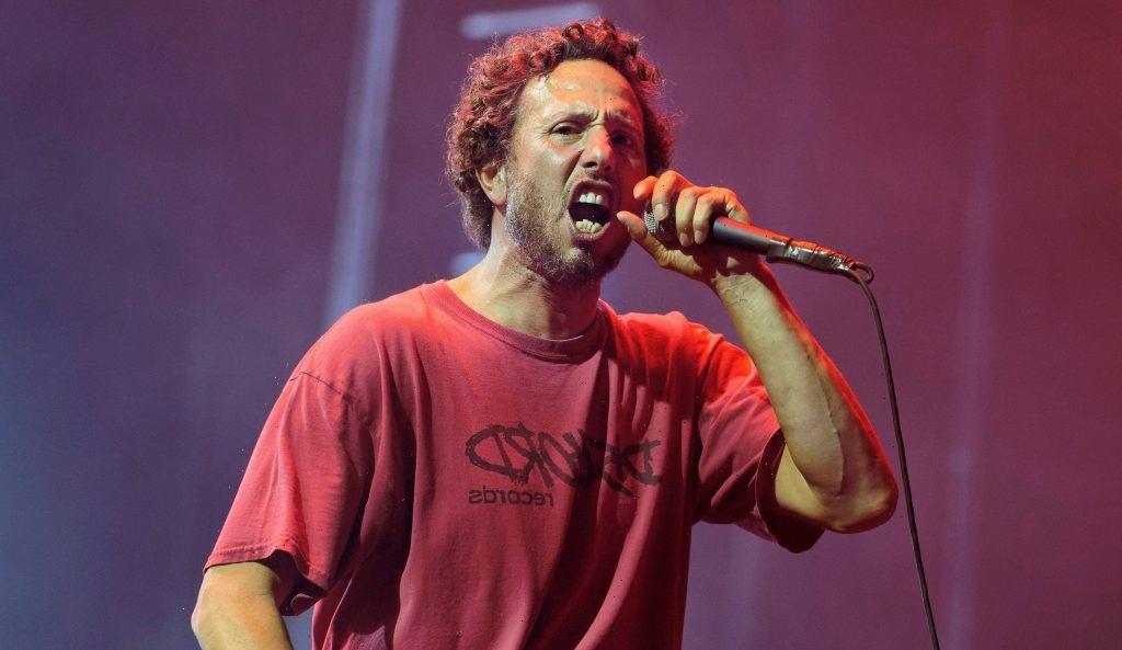 Rage Against the Machine’s Zack de la Rocha Injures Leg, Performs Seated at Chicago Show