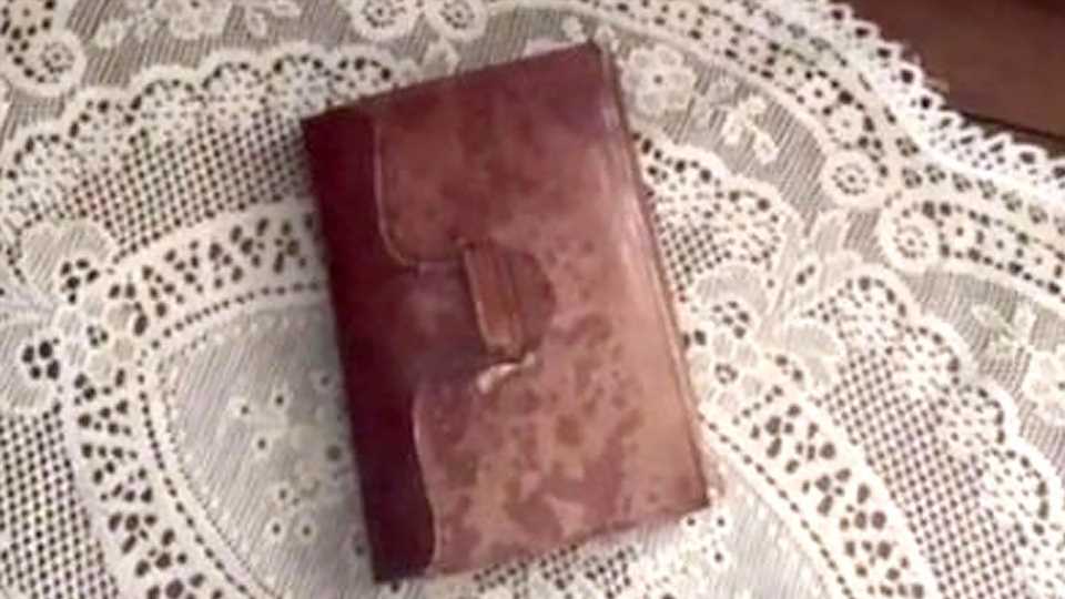 I bought an antique book from the 1800s – I found the creepiest thing inside, people think it’s from a serial killer | The Sun