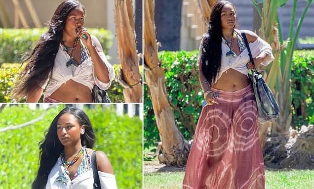Sasha Obama flaunts midriff in belly-shirt while heading to class