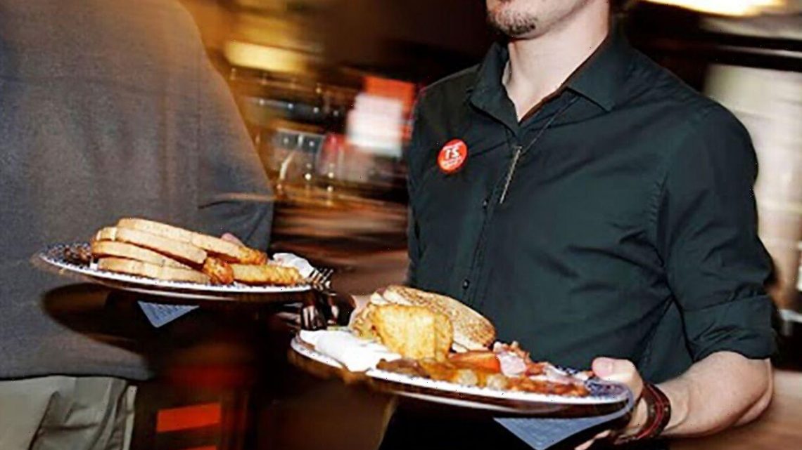Wetherspoon diner claims breakfast ‘looked like aeroplane meal’