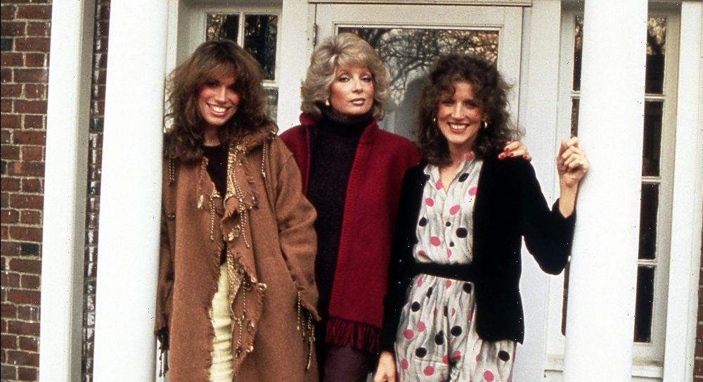 Carly Simon Loses Both Sisters to Cancer: Broadway Composer Lucy Simon And Opera Singer Joanna Simon Die One Day Apart