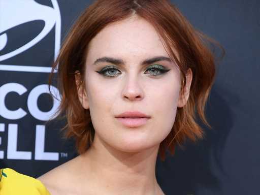 Demi Moore’s Daughter Tallulah Willis Looks Like a Disney Princess in This Dramatic Green Ballgown