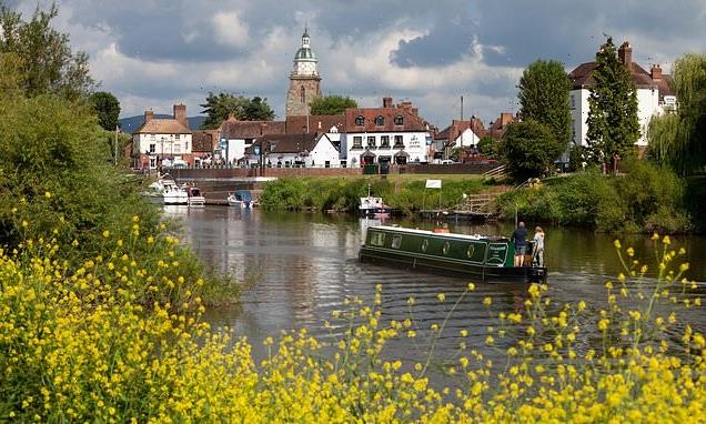 The joys of delightful Worcestershire river town Upton upon Severn