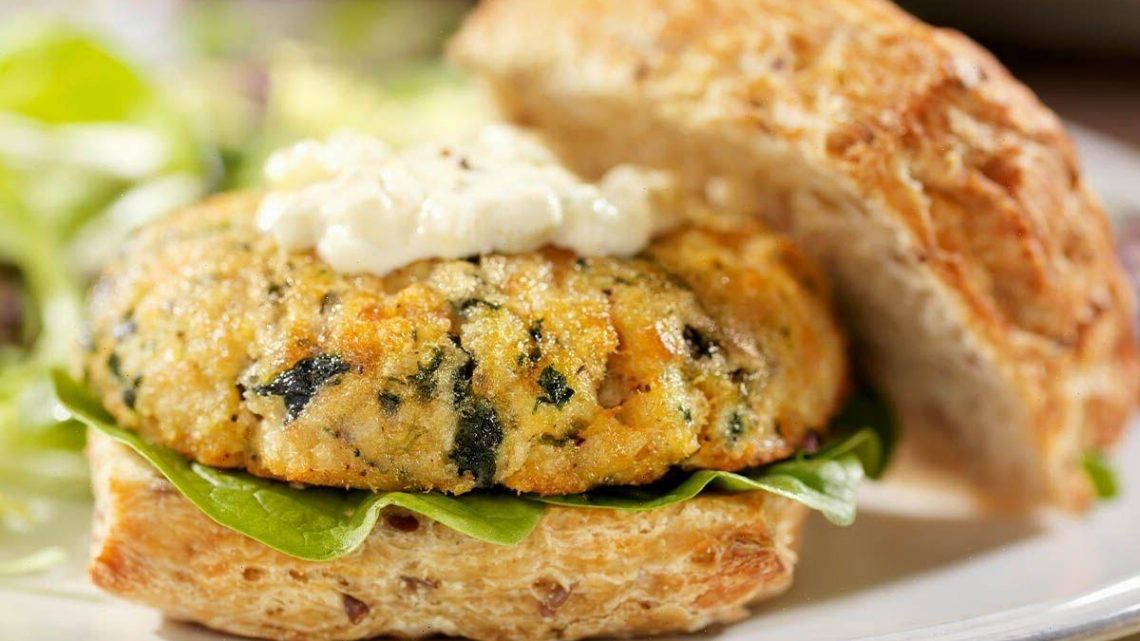 ‘Healthy’ recipe for ‘flaky’ and ‘tender’ air fryer salmon burgers