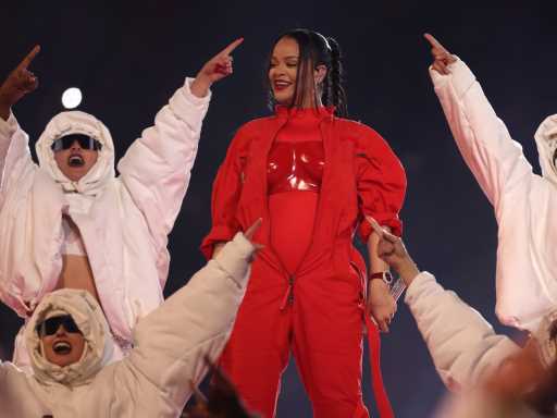 Rihanna Sent the Sweetest Instagram DM to Her ASL Interpreter Justina Miles After That Incredible Super Bowl Performance