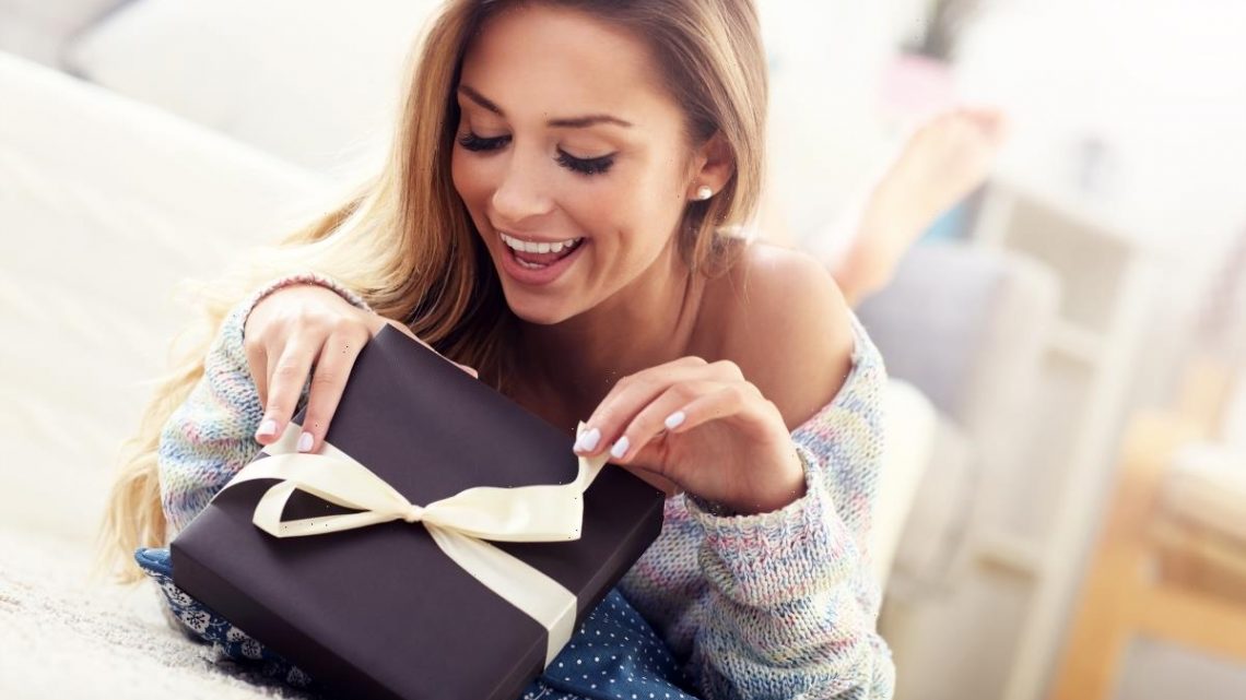 11 Best Gifts for Women in Their 20s — All Under $100
