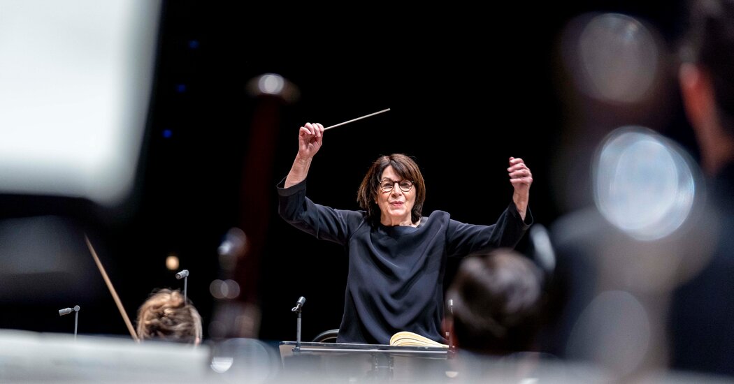 A Conductor’s Battle With a Classical Music Gender Barrier
