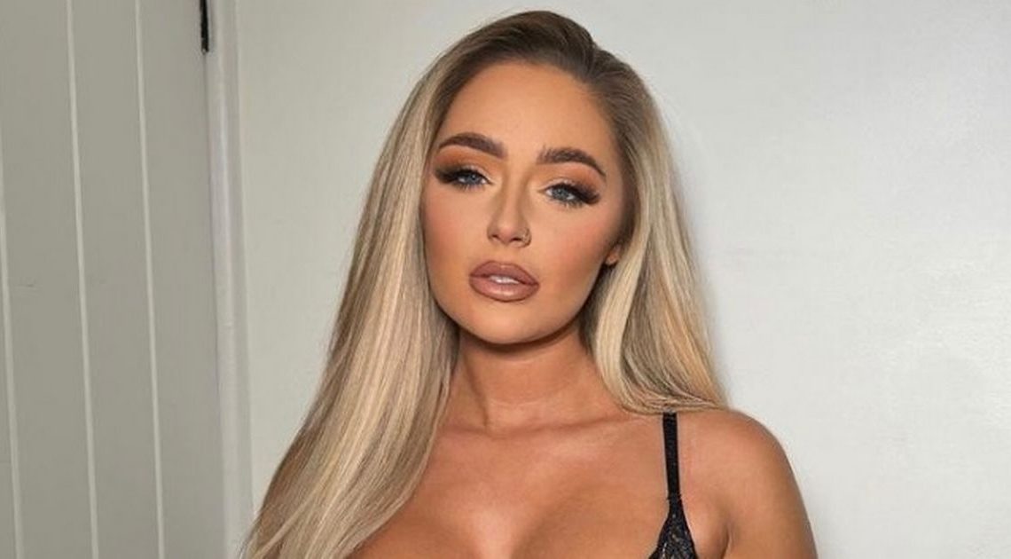 Page 3 babe strips down to bra as she shows of curves in the ‘best lingerie’