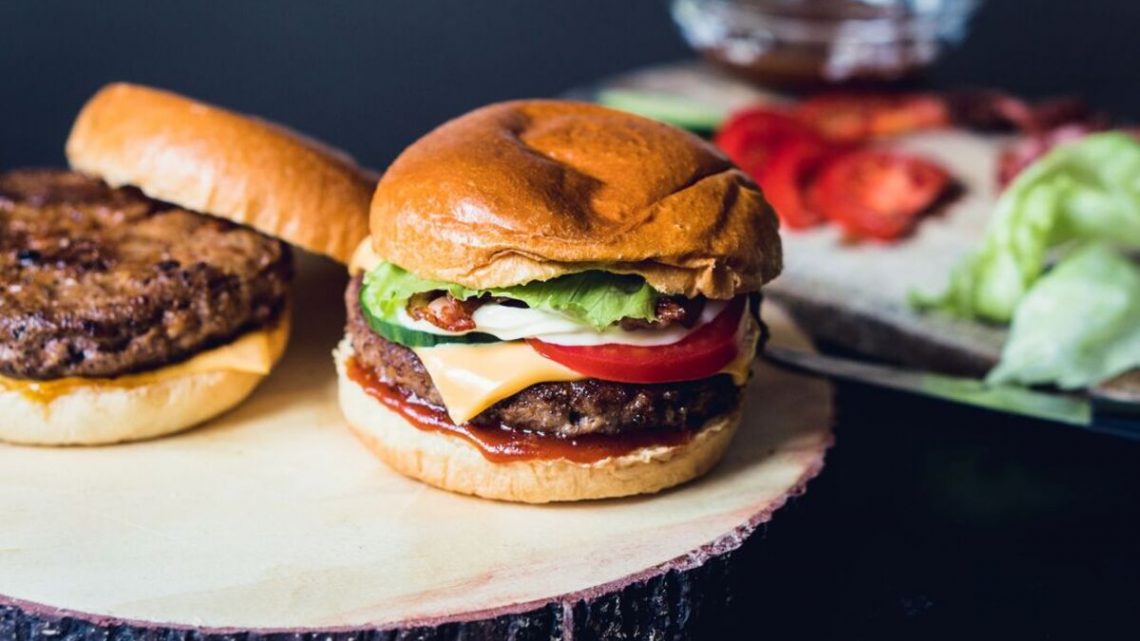 Jamie Oliver’s ‘juicy’ beef burger is perfect for a sunny day