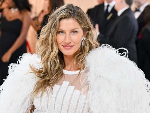 Gisele Bündchen Joins Naomi Campbell, Adriana Lima & More 'Iconic' Models in Latest 'Legendary' Victoria’s Secret Campaign
