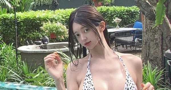 Influencer posts seriously sexy bikini pic online – but fans spot problem
