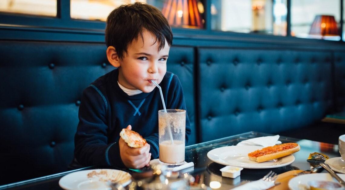 Mum chastised for leaving five-year-old alone in restaurant