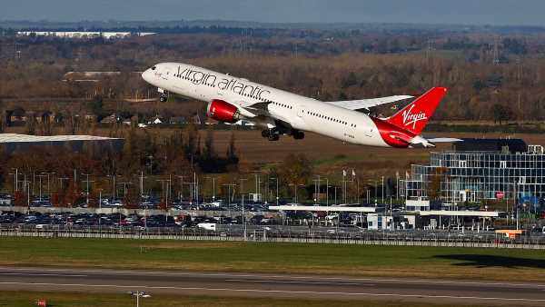 Transatlantic Virgin Dreamliner flight using greener fuel takes off
